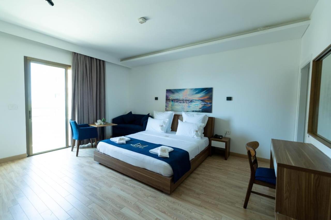 Mateus Hotel & Pool Джуния Екстериор снимка