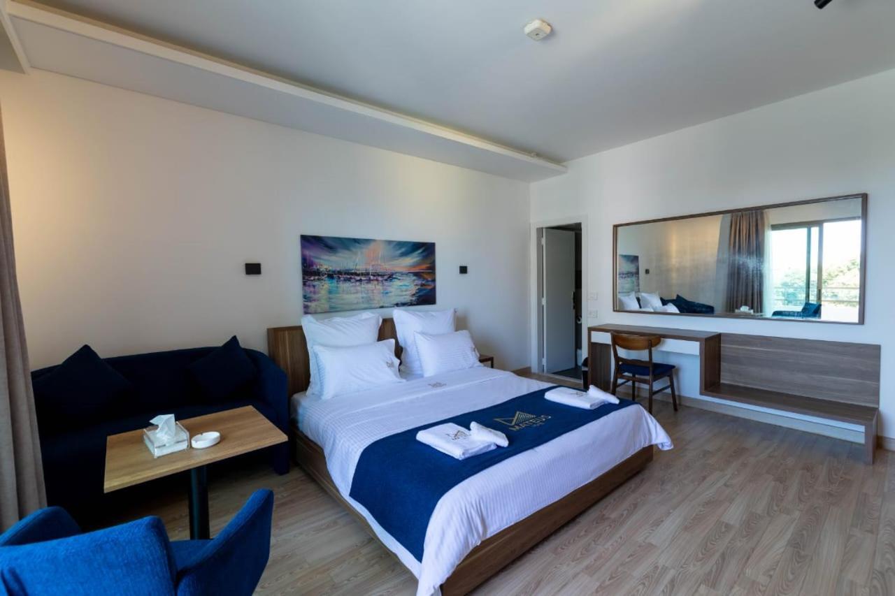 Mateus Hotel & Pool Джуния Екстериор снимка